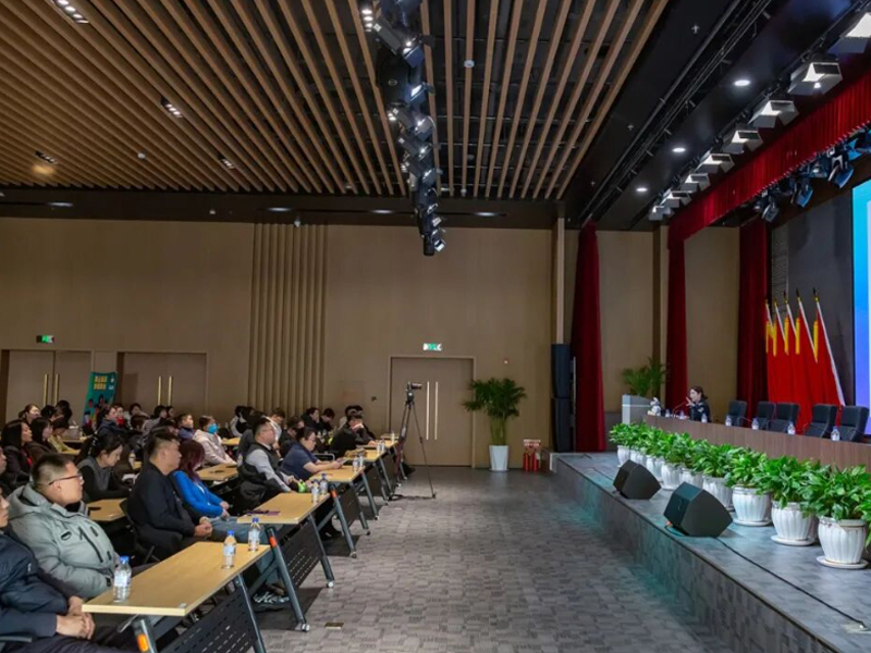 长春交警走进城建集团！安全宣贯+萌熊互动，这场交通安全课太吸睛